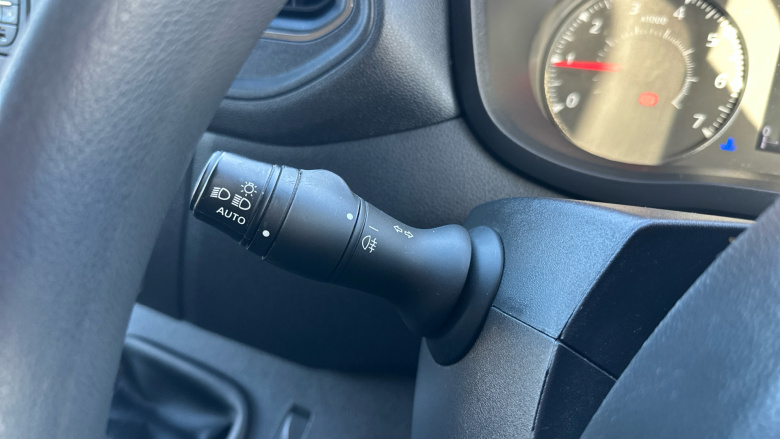 Renault Master Mwb Diesel Fwd MM35dCi 135 Business+ Medium Roof Van